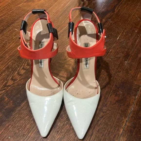 Manolo Blahnik heels in size 40 - Picture 1 of 5